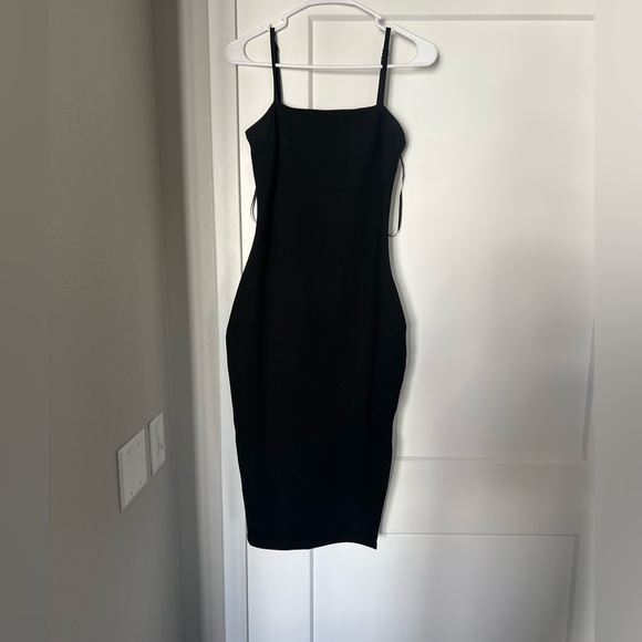 Lulu’s black dress - Picture 5 of 7